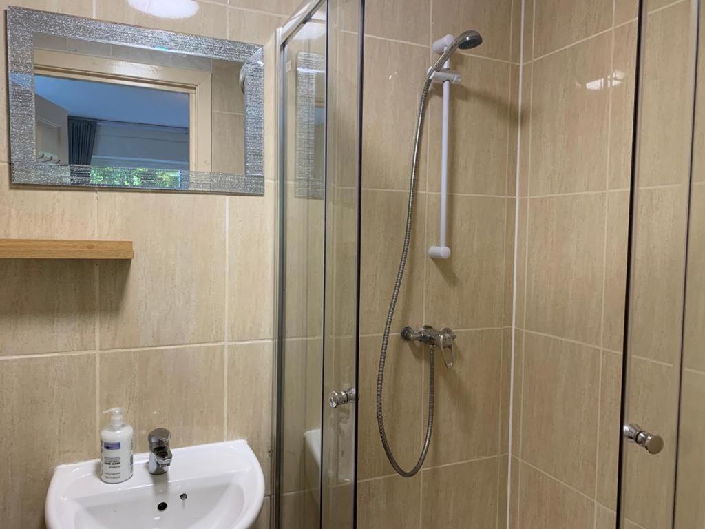 אינברנס Budget Rooms מראה חיצוני תמונה