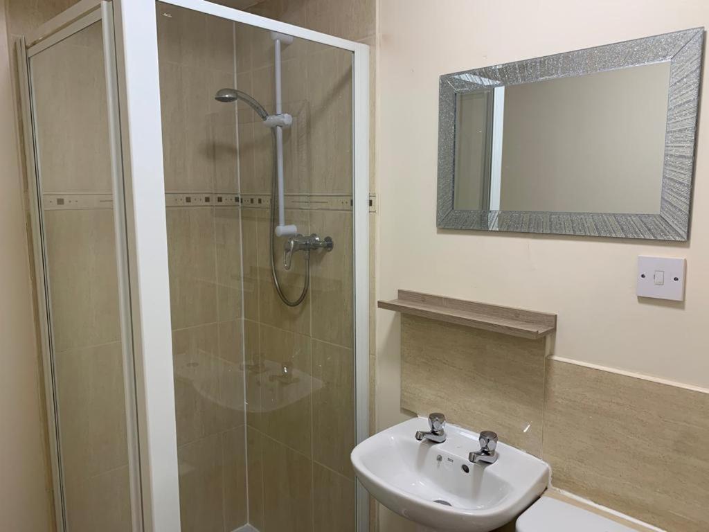 אינברנס Budget Rooms מראה חיצוני תמונה