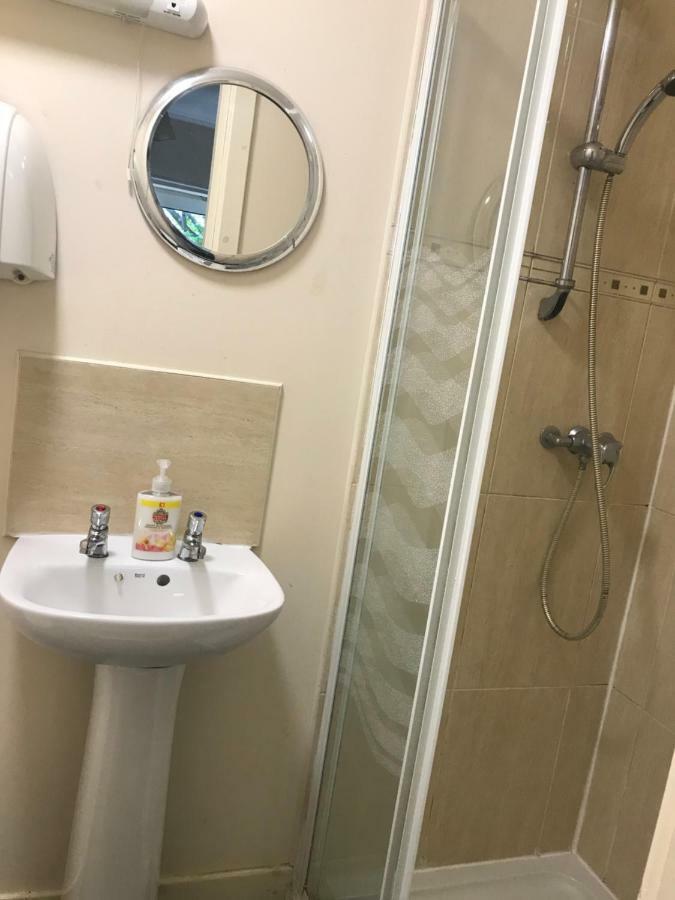 אינברנס Budget Rooms מראה חיצוני תמונה
